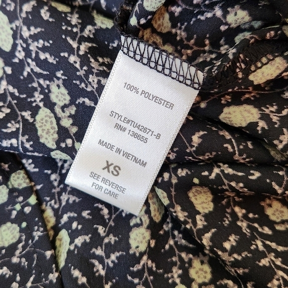 NWOT Beacon Apparel 3/4 Length Sleeve Ruffled Top Navy/Green Size XS - Picture 6 of 16